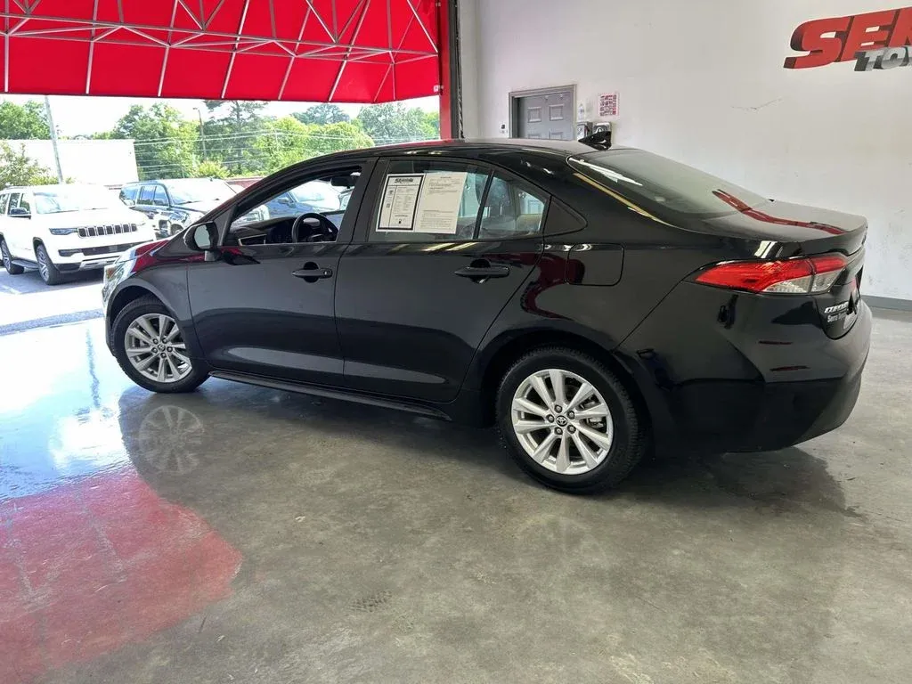 2024 Toyota Corolla LE thumbnail 6