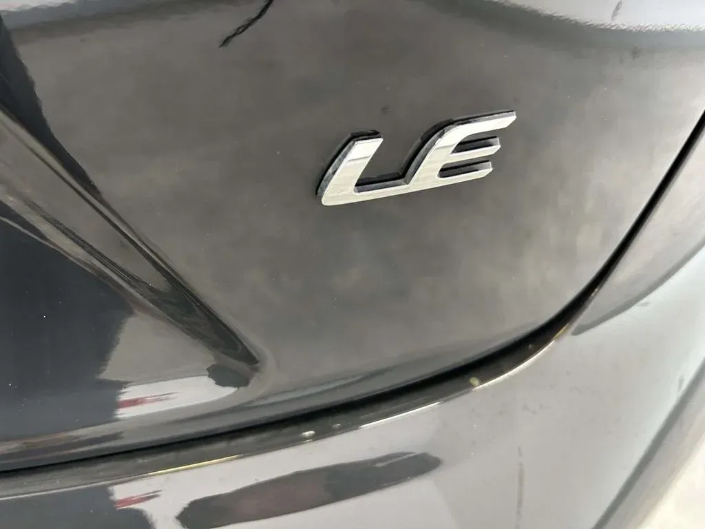 2024 Toyota Corolla LE thumbnail 12