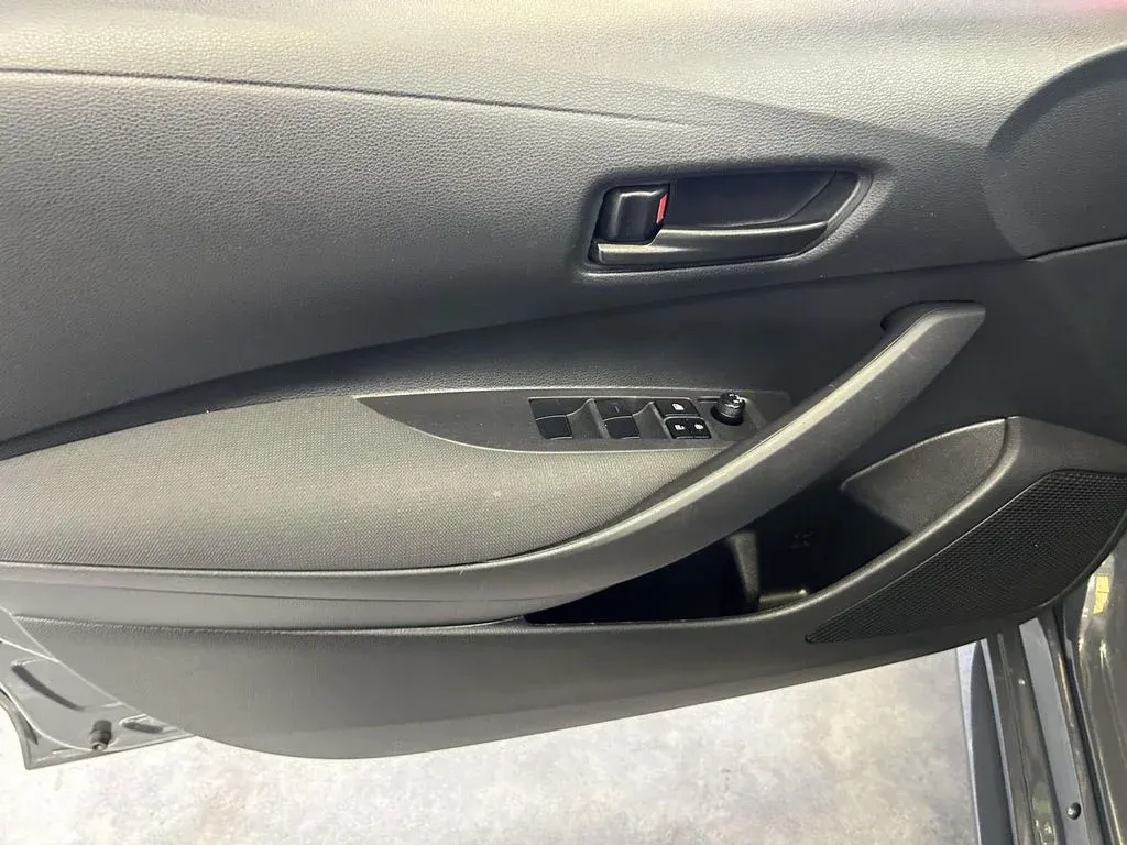 2024 Toyota Corolla LE thumbnail 16