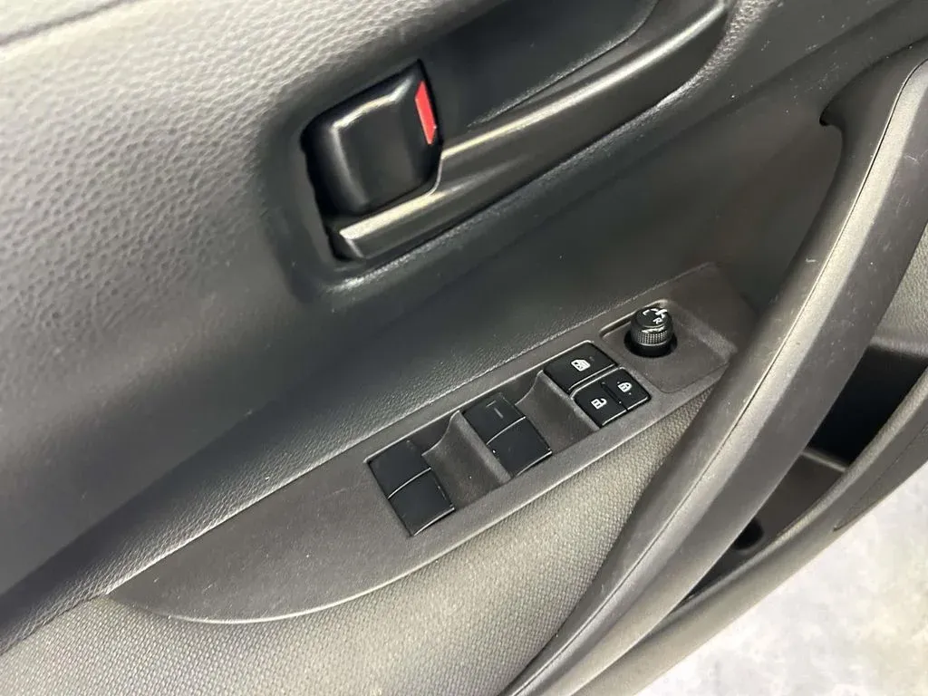 2024 Toyota Corolla LE thumbnail 17