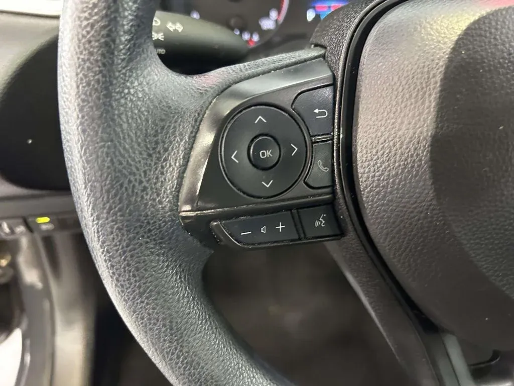 2024 Toyota Corolla LE thumbnail 19