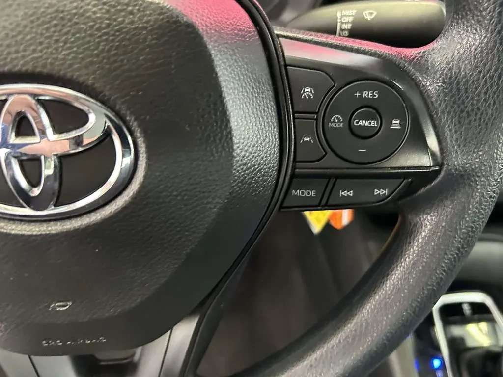 2024 Toyota Corolla LE thumbnail 20
