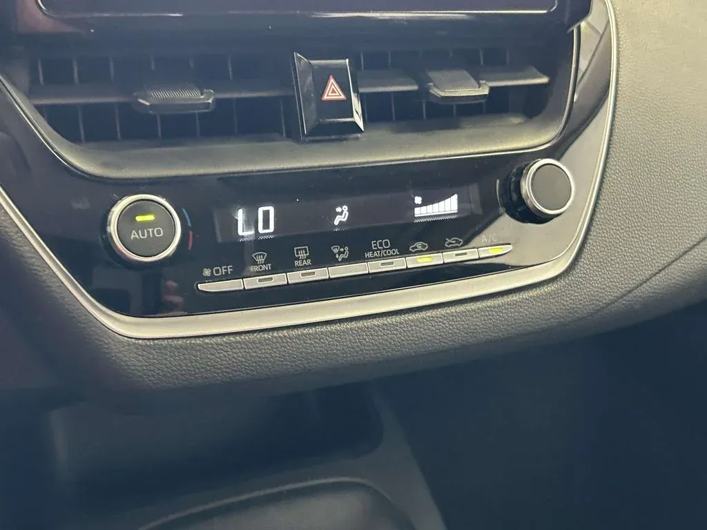 2024 Toyota Corolla LE thumbnail 24