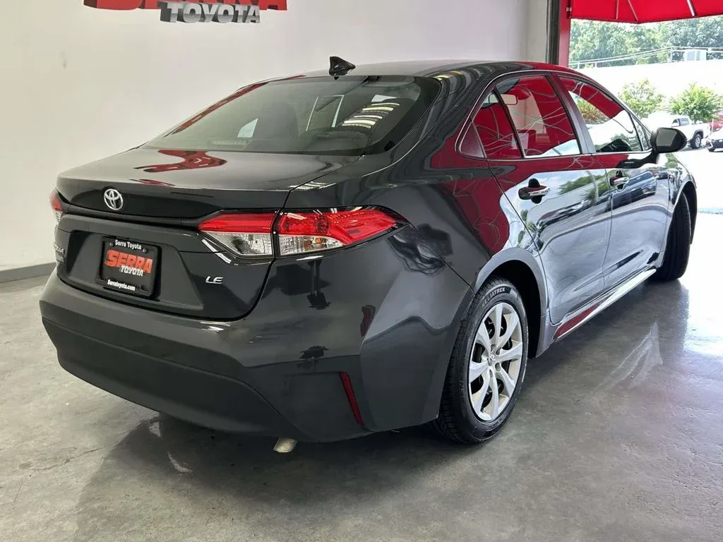 2024 Toyota Corolla LE thumbnail 3