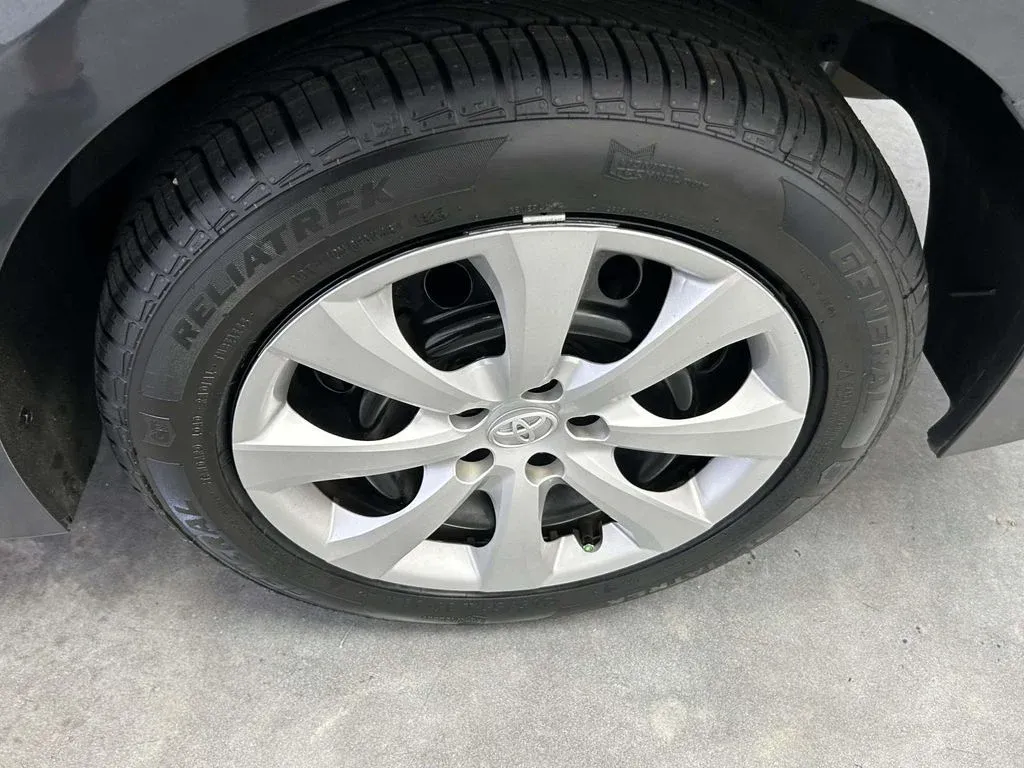 2024 Toyota Corolla LE thumbnail 9