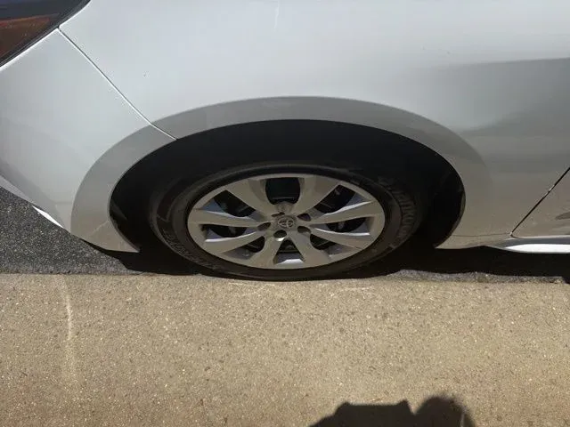 2024 Toyota Corolla LE thumbnail 11
