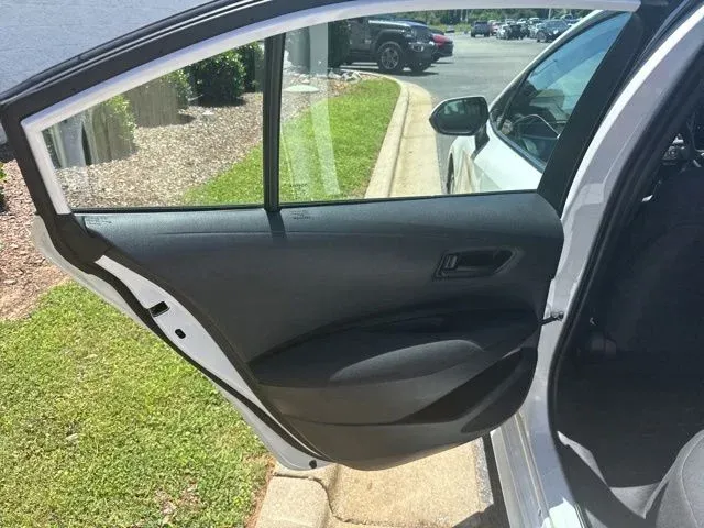 2024 Toyota Corolla LE thumbnail 14
