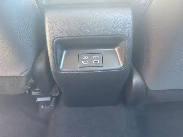 2024 Toyota Corolla LE thumbnail 19
