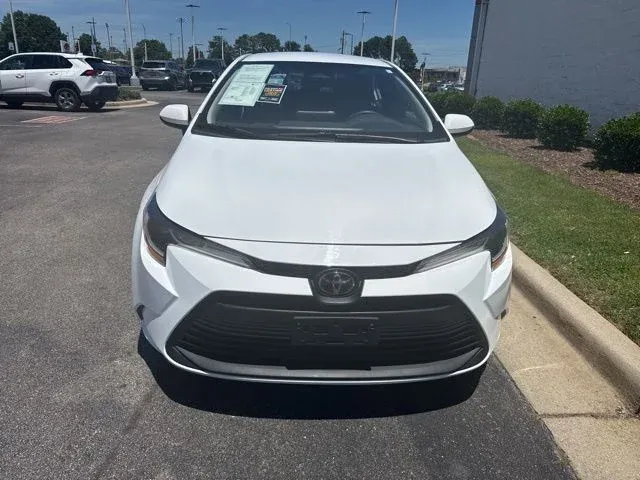 2024 Toyota Corolla LE thumbnail 2