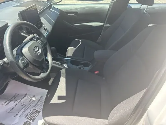 2024 Toyota Corolla LE thumbnail 24