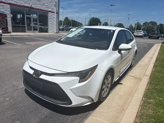 2024 Toyota Corolla LE thumbnail 3