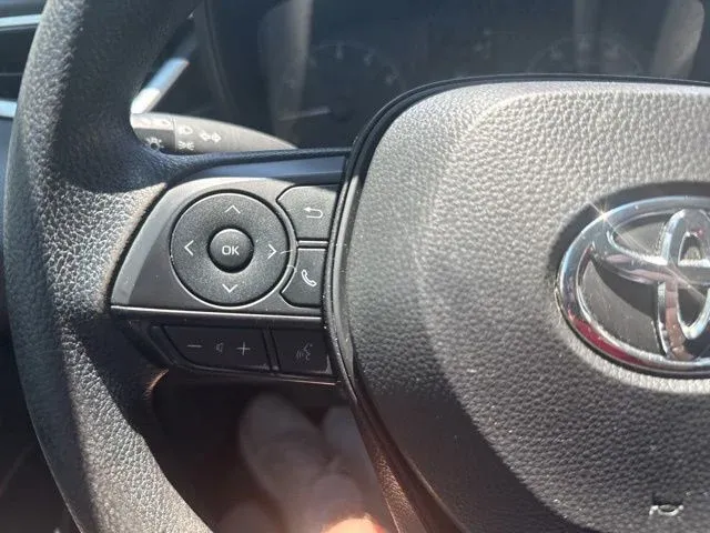 2024 Toyota Corolla LE thumbnail 30