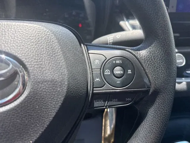2024 Toyota Corolla LE thumbnail 31