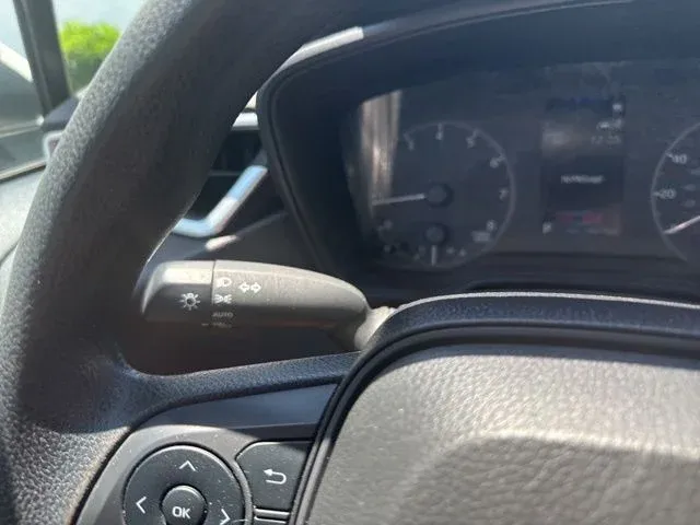 2024 Toyota Corolla LE thumbnail 32