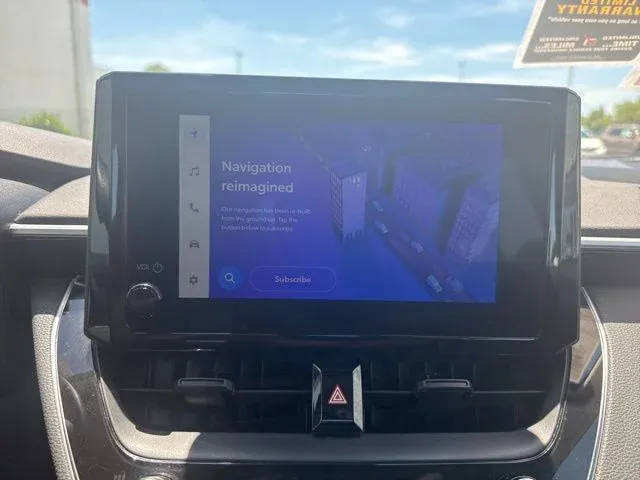 2024 Toyota Corolla LE thumbnail 35