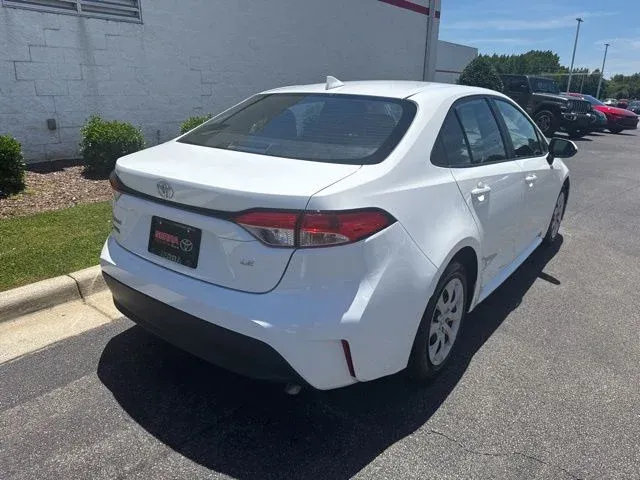 2024 Toyota Corolla LE thumbnail 7
