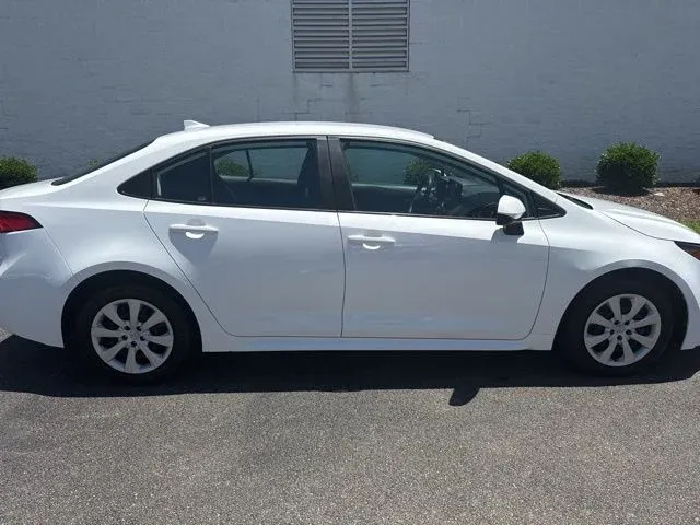 2024 Toyota Corolla LE thumbnail 8