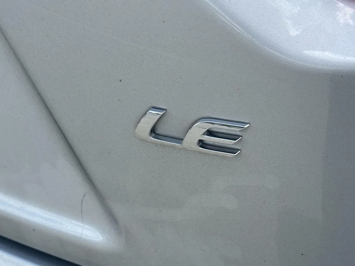 2024 Toyota Corolla LE thumbnail 10