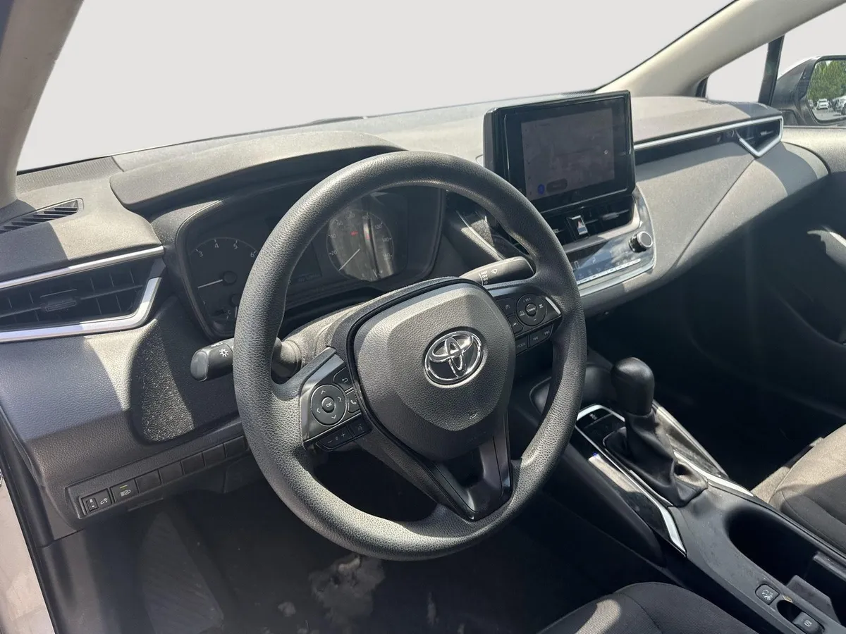 2024 Toyota Corolla LE thumbnail 11