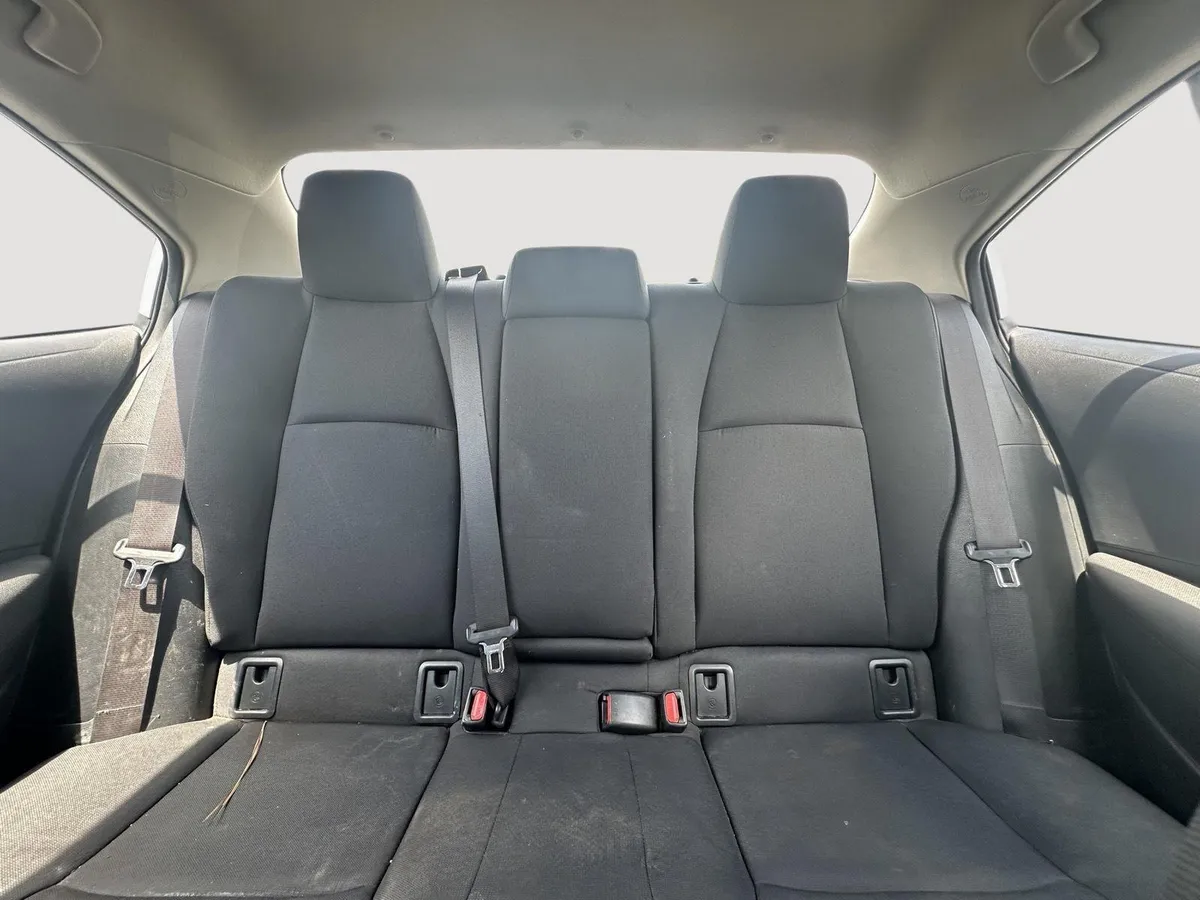 2024 Toyota Corolla LE thumbnail 13