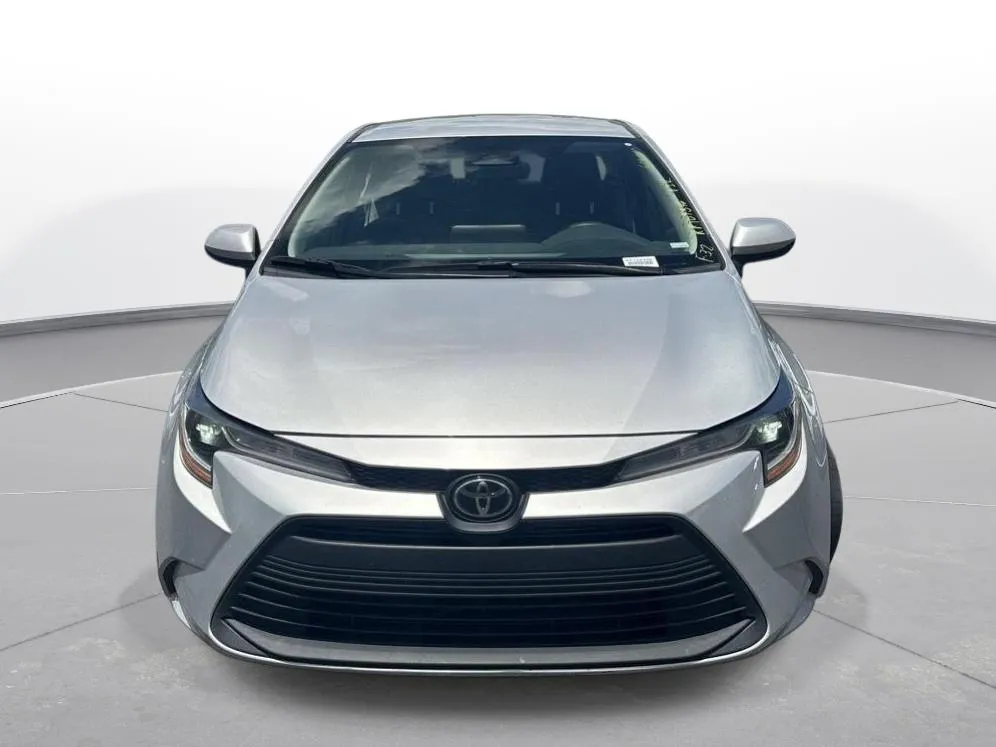 2024 Toyota Corolla LE thumbnail 3