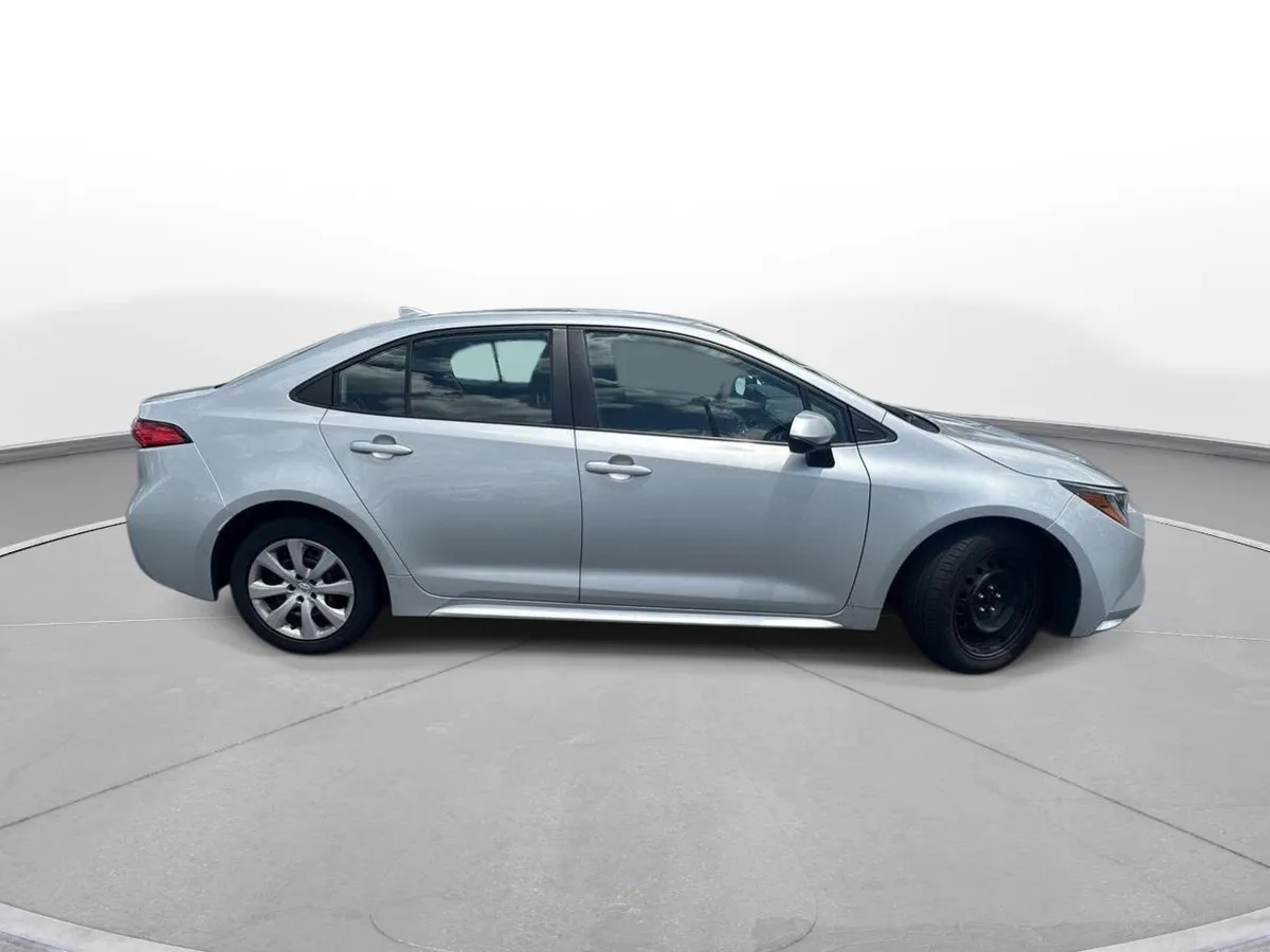 2024 Toyota Corolla LE thumbnail 5