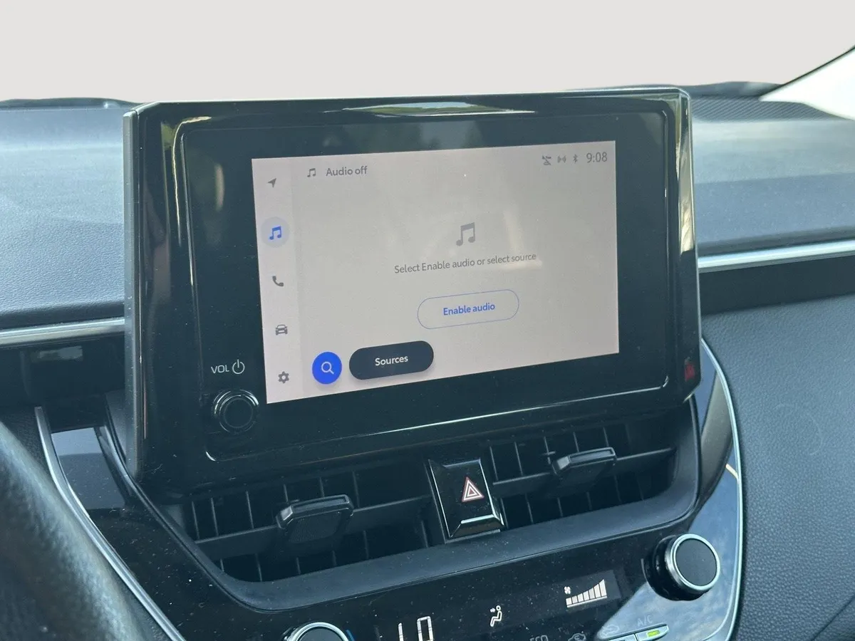 2024 Toyota Corolla LE thumbnail 11