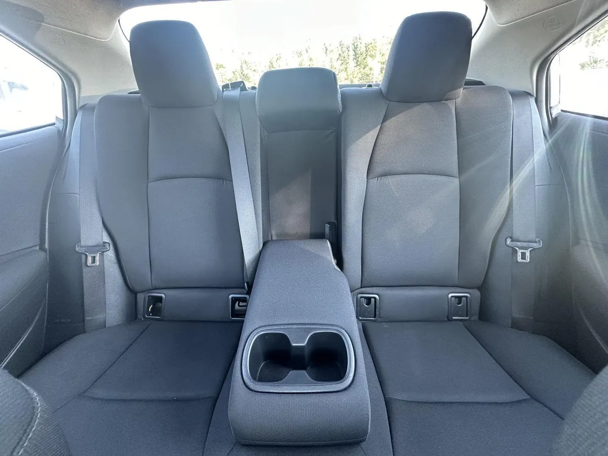 2024 Toyota Corolla LE thumbnail 12
