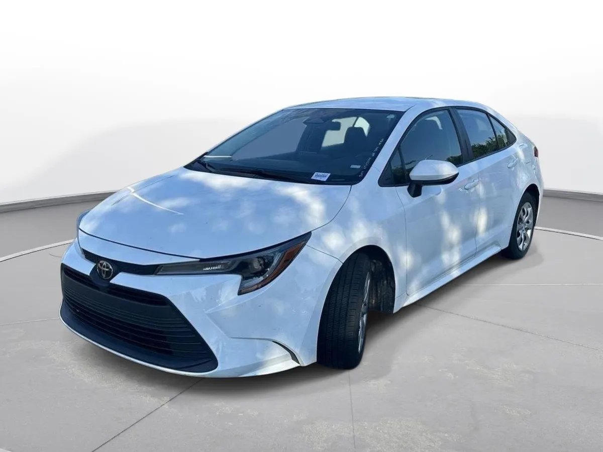 2024 Toyota Corolla LE thumbnail 2