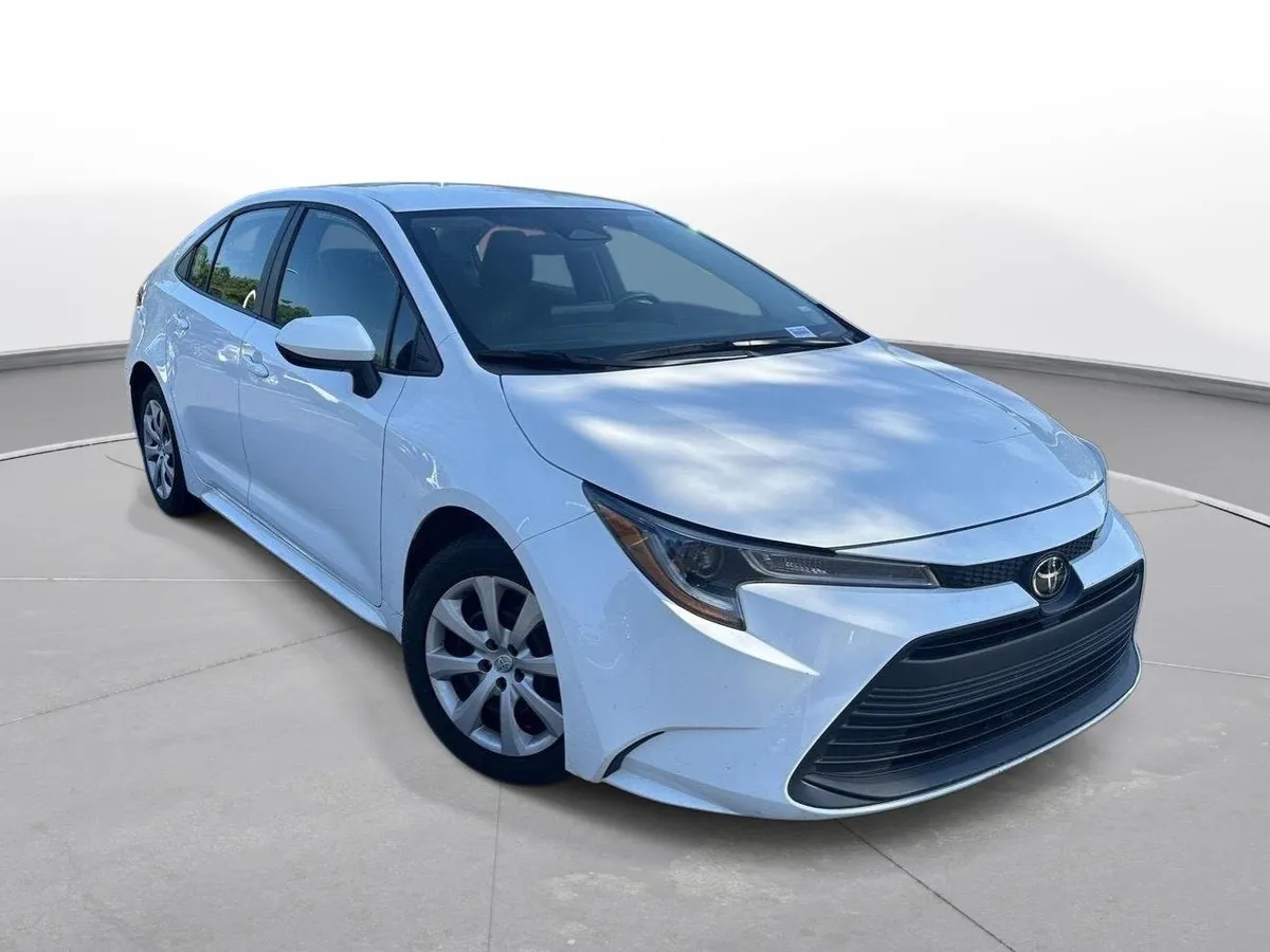 2024 Toyota Corolla LE thumbnail 4