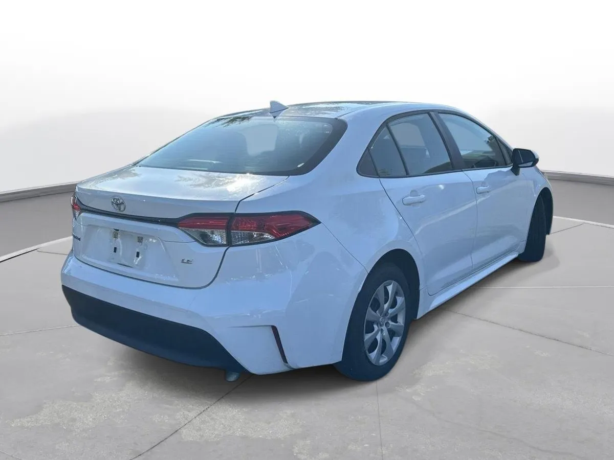 2024 Toyota Corolla LE thumbnail 6