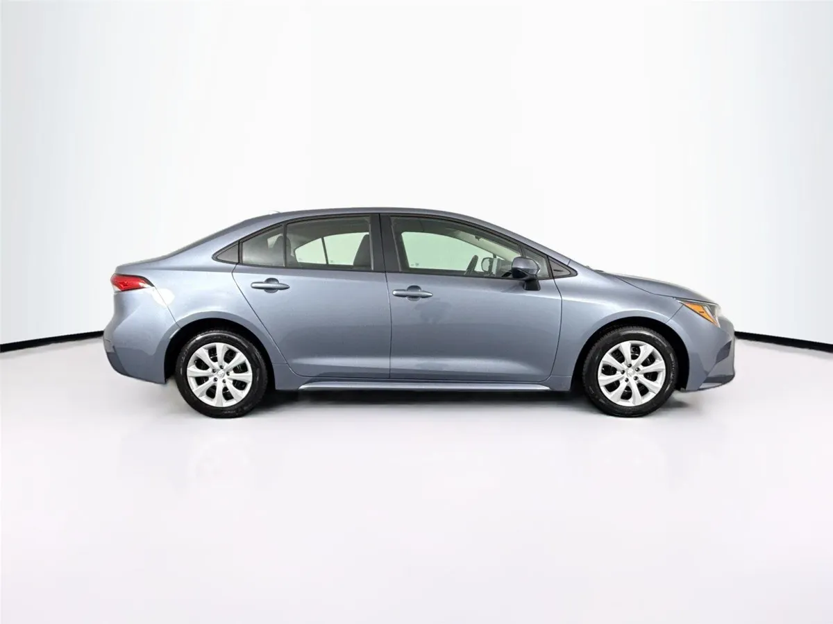 2024 Toyota Corolla LE thumbnail 10