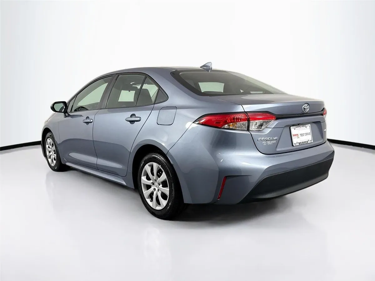 2024 Toyota Corolla LE thumbnail 12