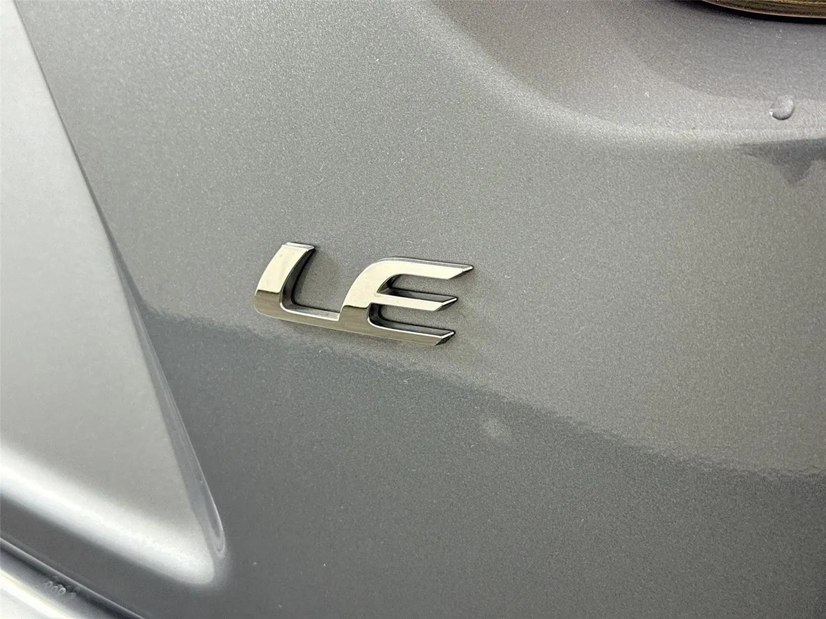 2024 Toyota Corolla LE thumbnail 14