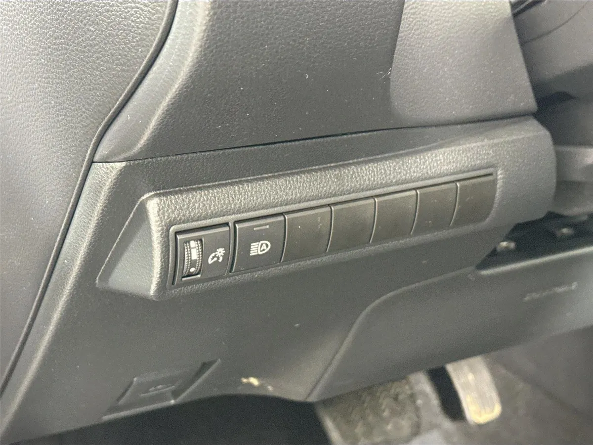 2024 Toyota Corolla LE thumbnail 15