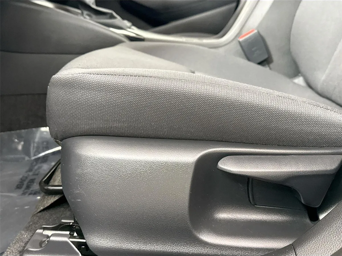 2024 Toyota Corolla LE thumbnail 26