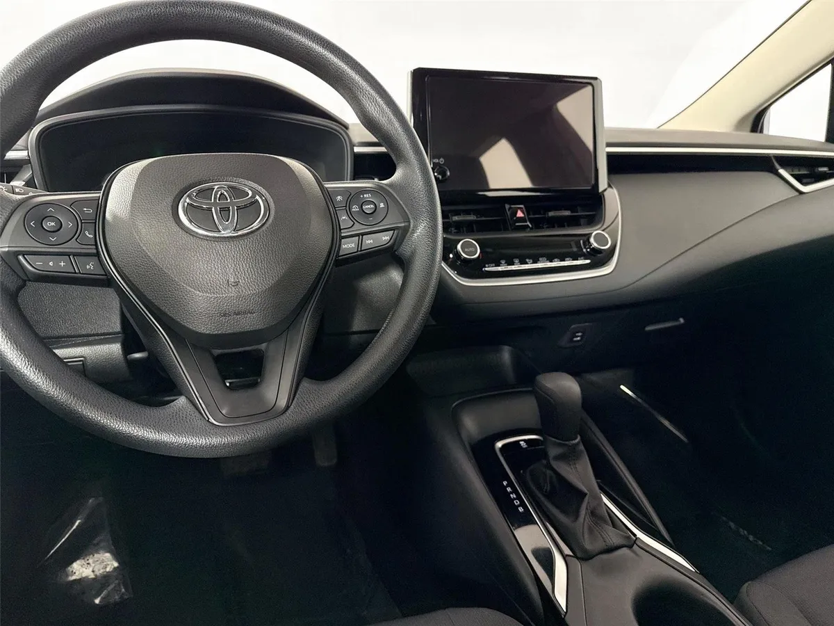 2024 Toyota Corolla LE thumbnail 29
