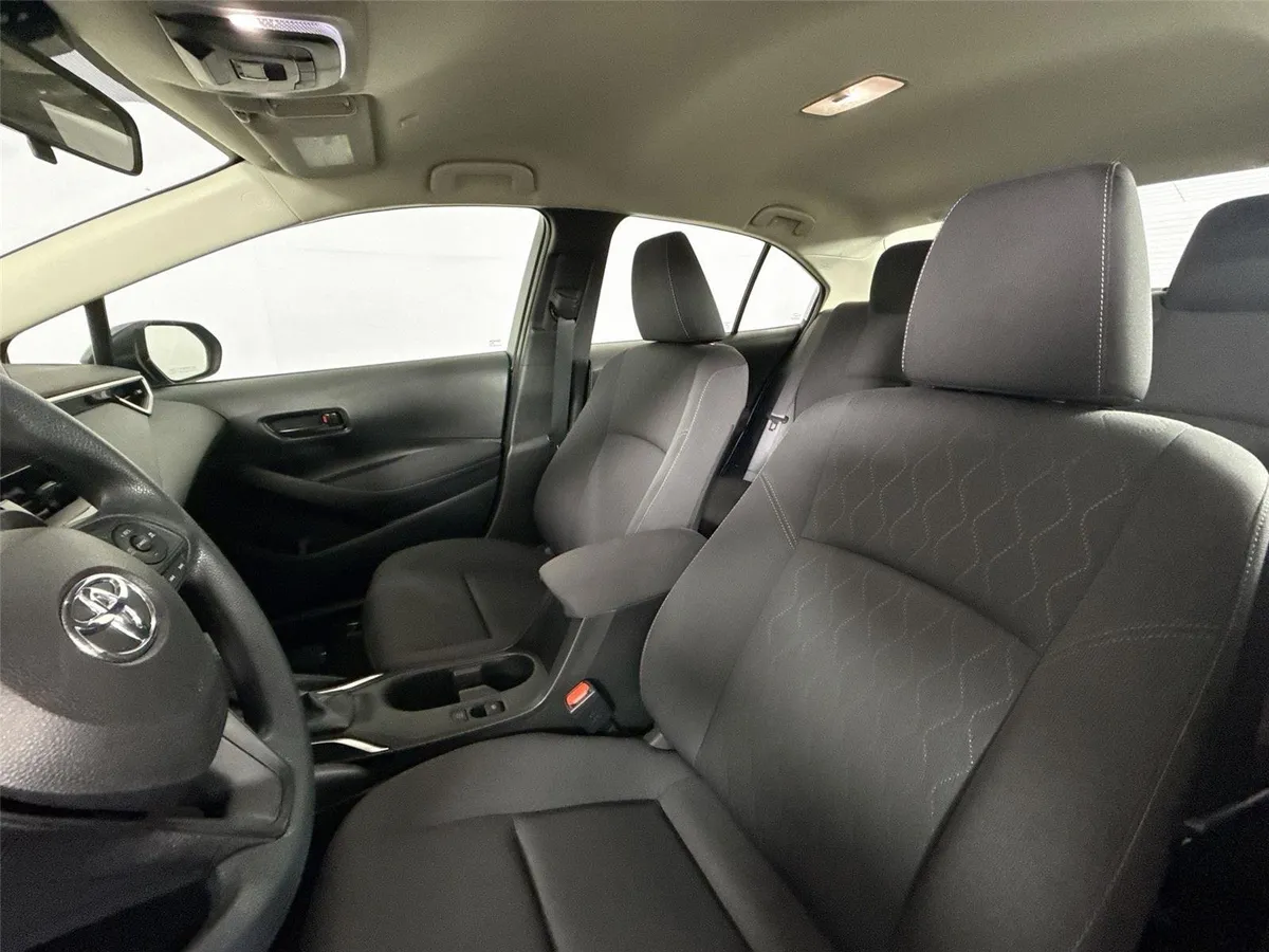2024 Toyota Corolla LE thumbnail 3