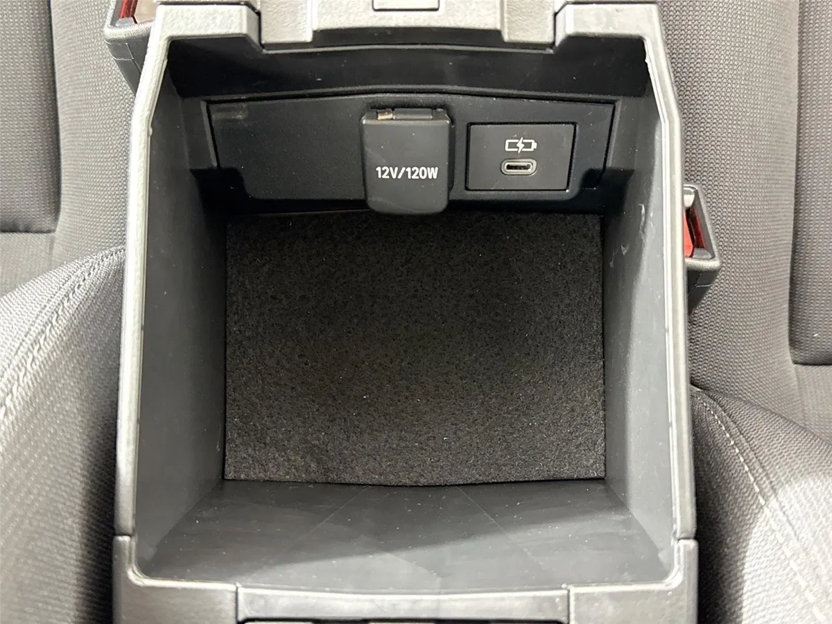 2024 Toyota Corolla LE thumbnail 30