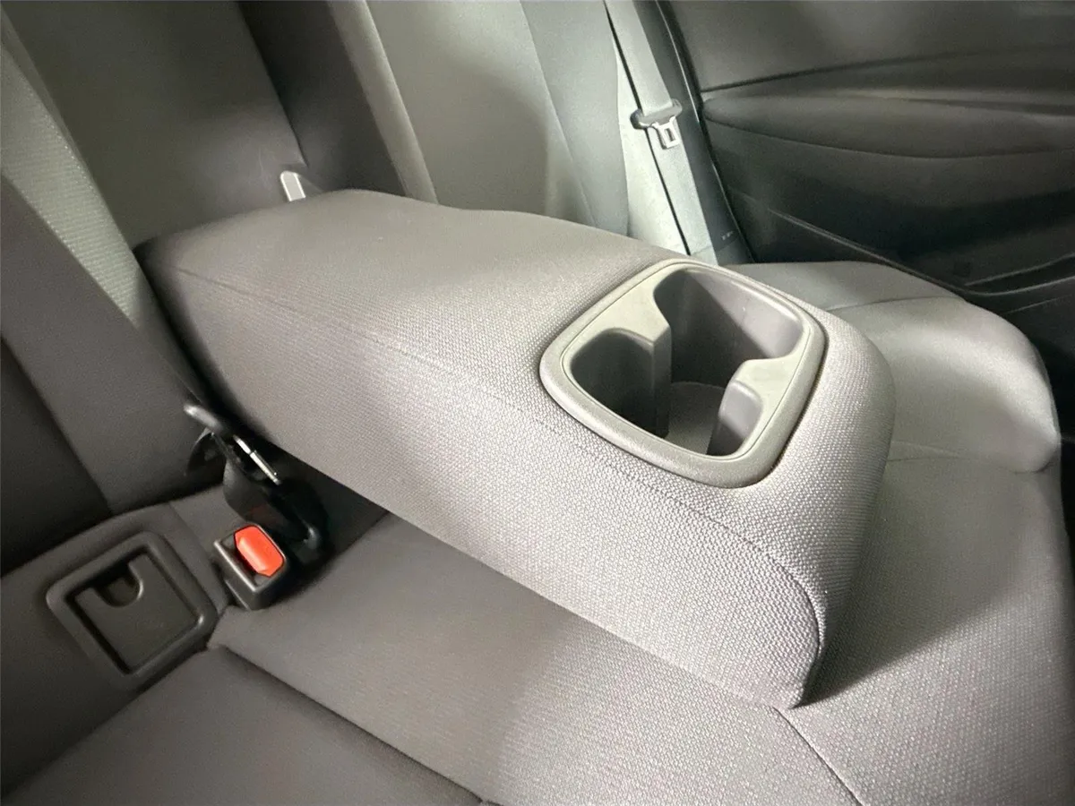2024 Toyota Corolla LE thumbnail 36