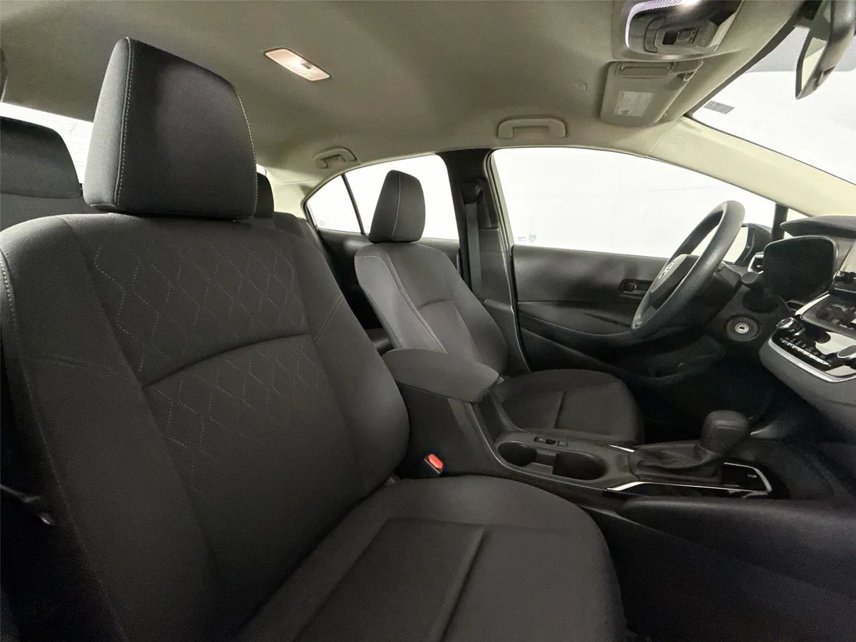 2024 Toyota Corolla LE thumbnail 38