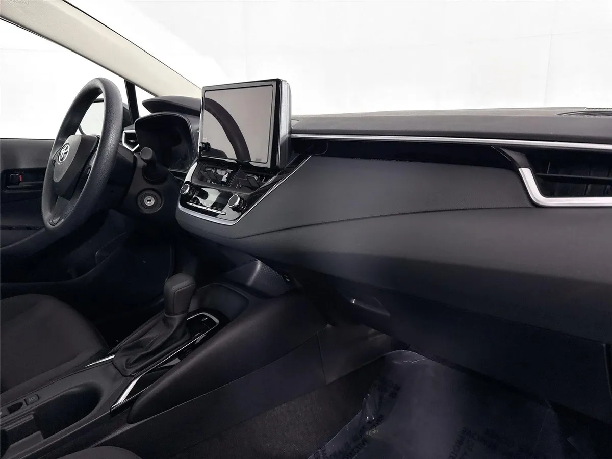 2024 Toyota Corolla LE thumbnail 39