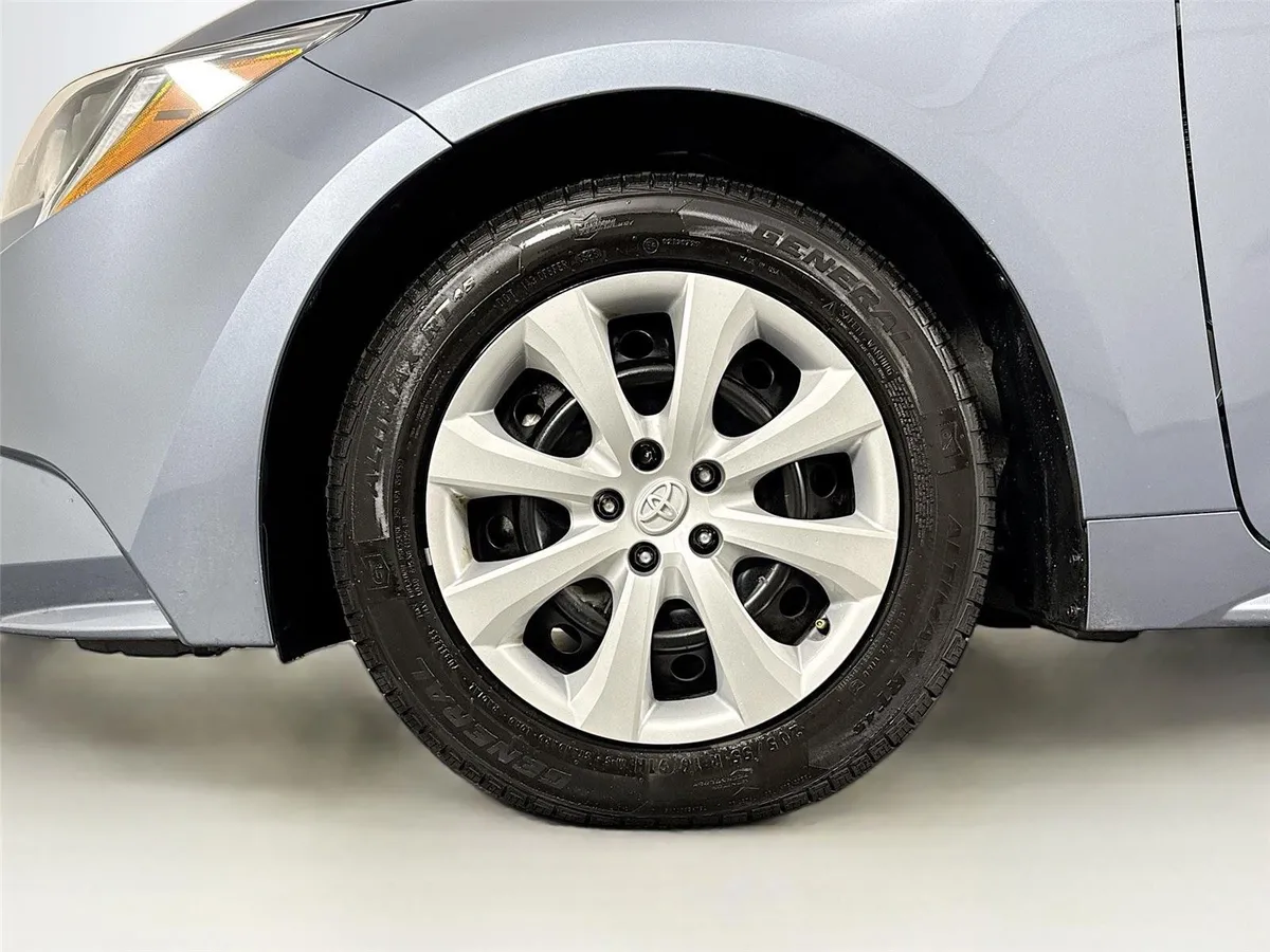 2024 Toyota Corolla LE thumbnail 41