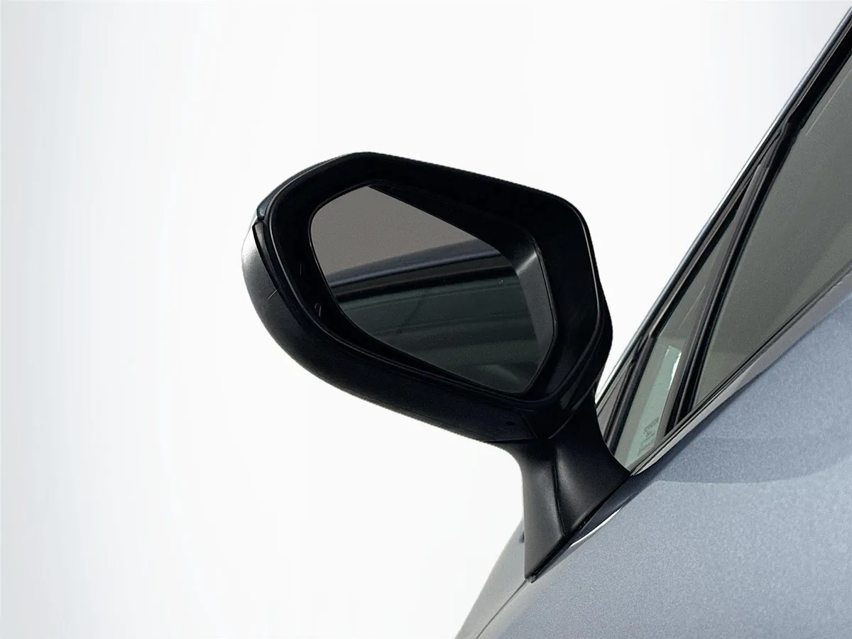 2024 Toyota Corolla LE thumbnail 5