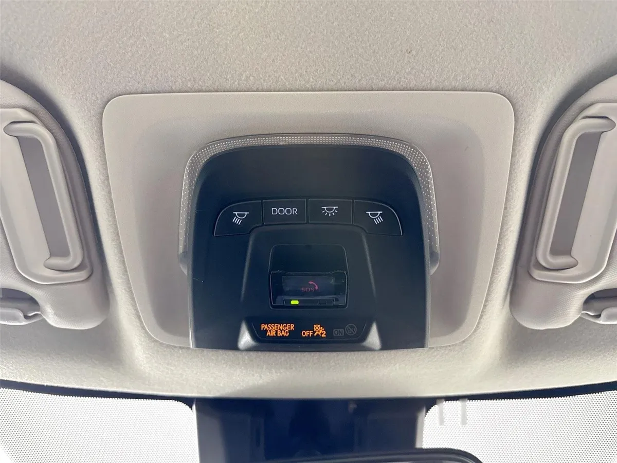 2024 Toyota Corolla LE thumbnail 6