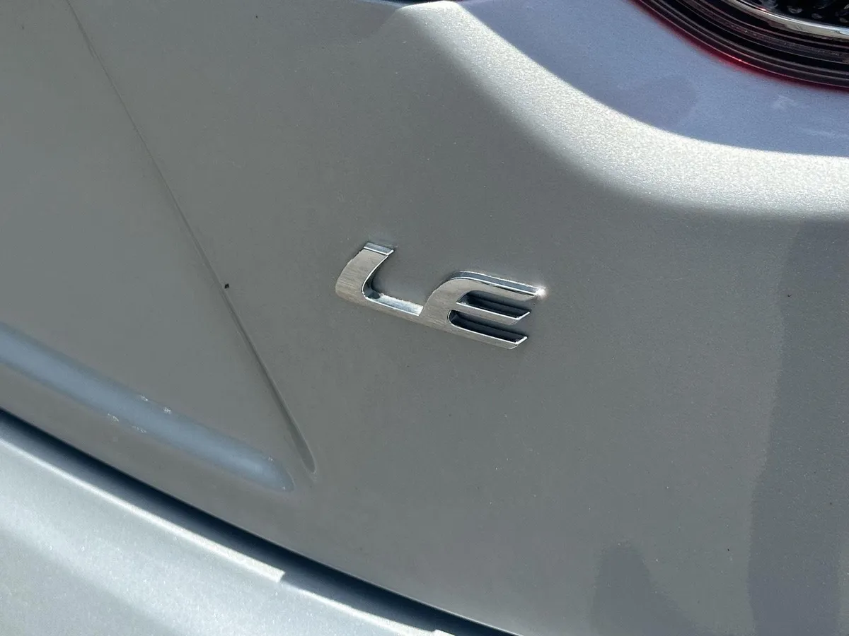 2024 Toyota Corolla LE thumbnail 10
