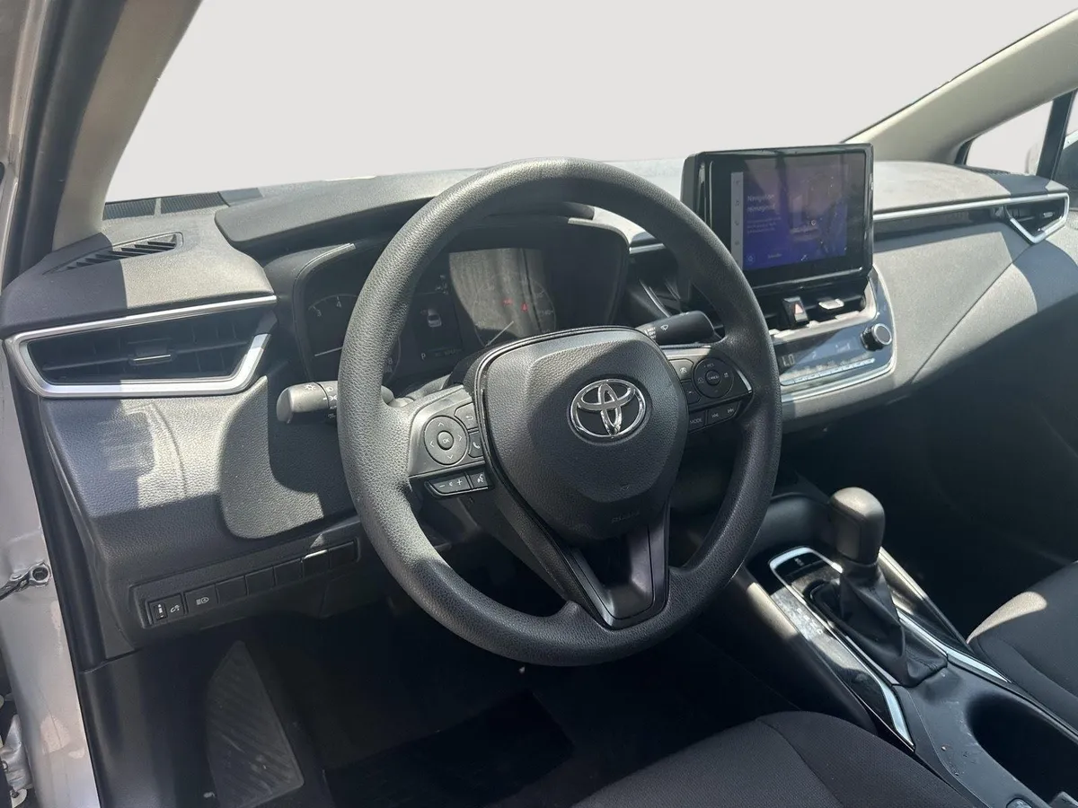2024 Toyota Corolla LE thumbnail 11