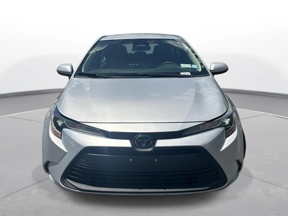2024 Toyota Corolla LE thumbnail 3