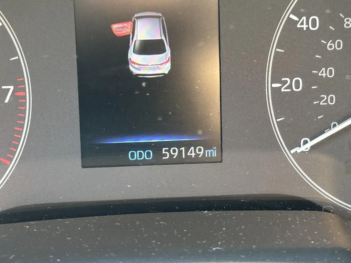 2024 Toyota Corolla LE thumbnail 13