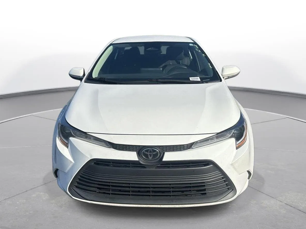 2024 Toyota Corolla LE thumbnail 3